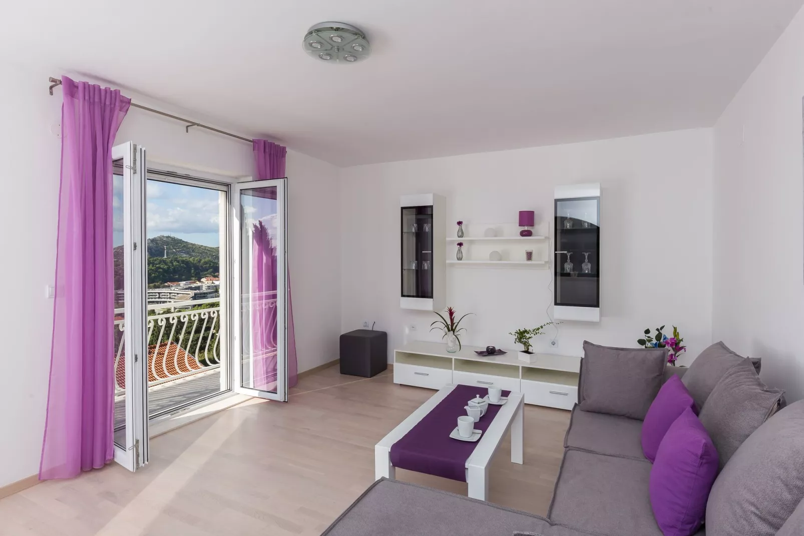 Apartments Villa Enzian - Comfort Two Bedroom Apartment with Balcony and Sea View-Living room