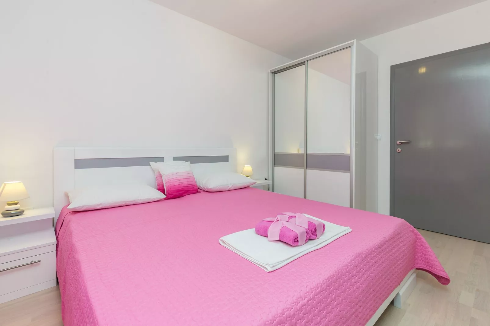 Apartments Villa Enzian - Comfort Two Bedroom Apartment with Balcony and Sea View-Bedroom