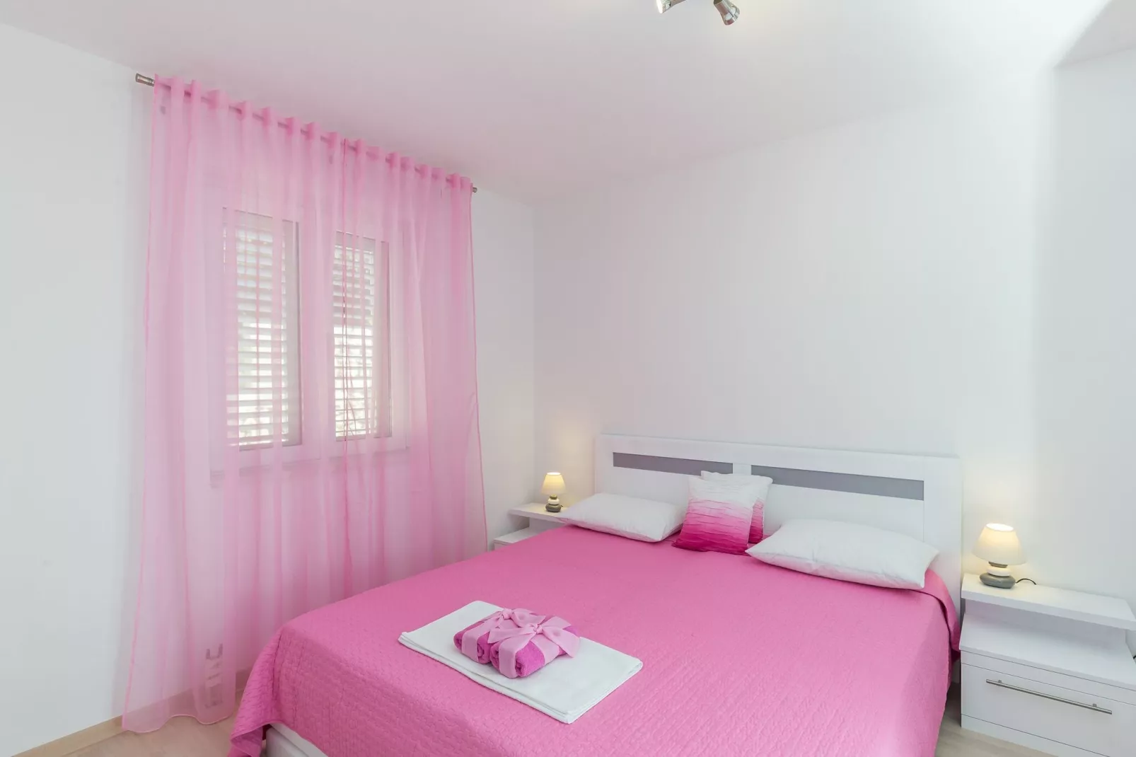 Apartments Villa Enzian - Comfort Two Bedroom Apartment with Balcony and Sea View-Bedroom