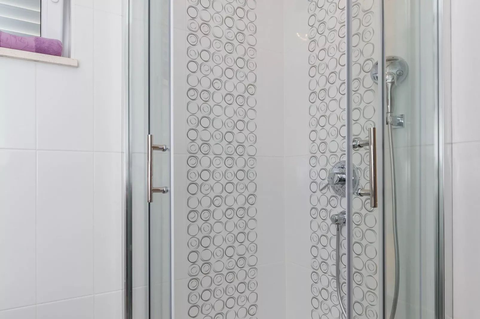 Apartments Villa Enzian - Comfort Two Bedroom Apartment with Balcony and Sea View-Bathroom