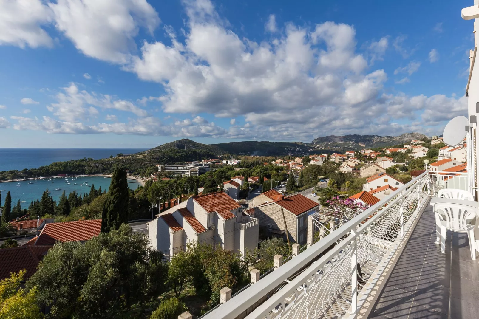 Apartments Villa Enzian - Comfort Two Bedroom Apartment with Balcony and Sea View-Terrace balcony