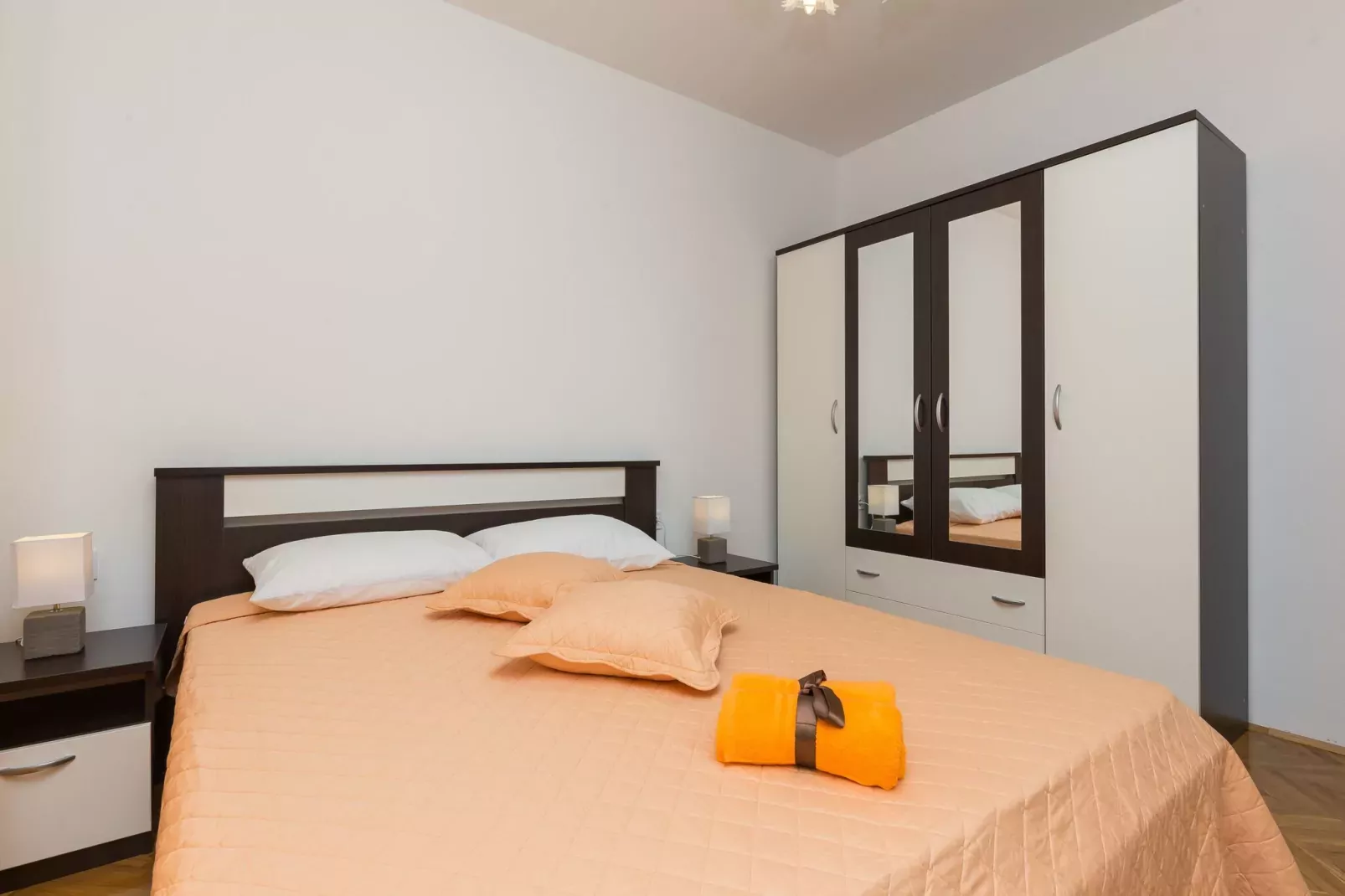 Apartments Villa Enzian - Standard Two Bedroom Apartment with Terrace and Sea View-Bedroom