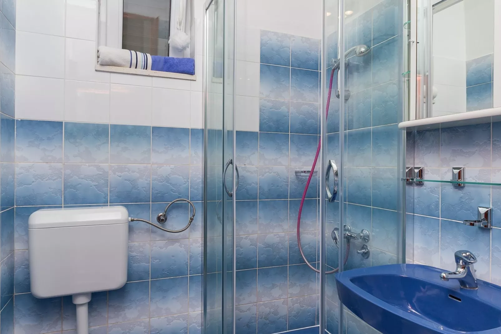 Apartments Villa Enzian - Standard Two Bedroom Apartment with Terrace and Sea View-Bathroom