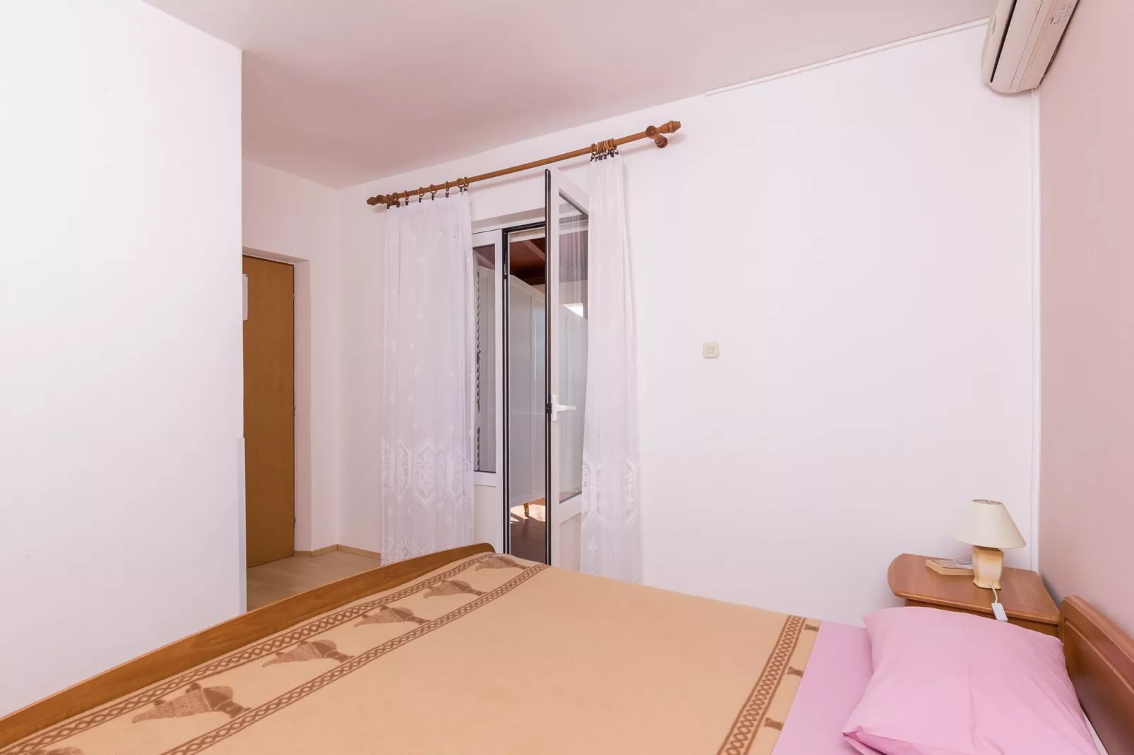 Apartment & Rooms Villa Katarina - Double Room with Terrace and Sea View-Bedroom
