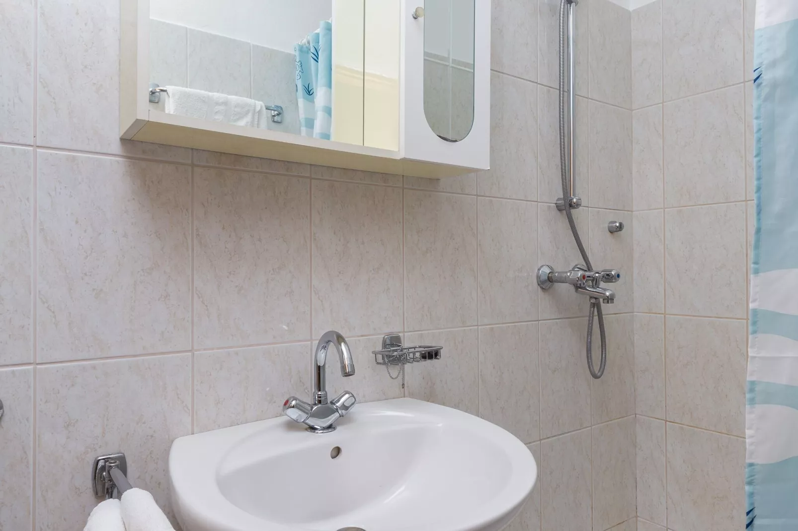 Apartment & Rooms Villa Katarina - Double Room with Terrace and Sea View-Bathroom