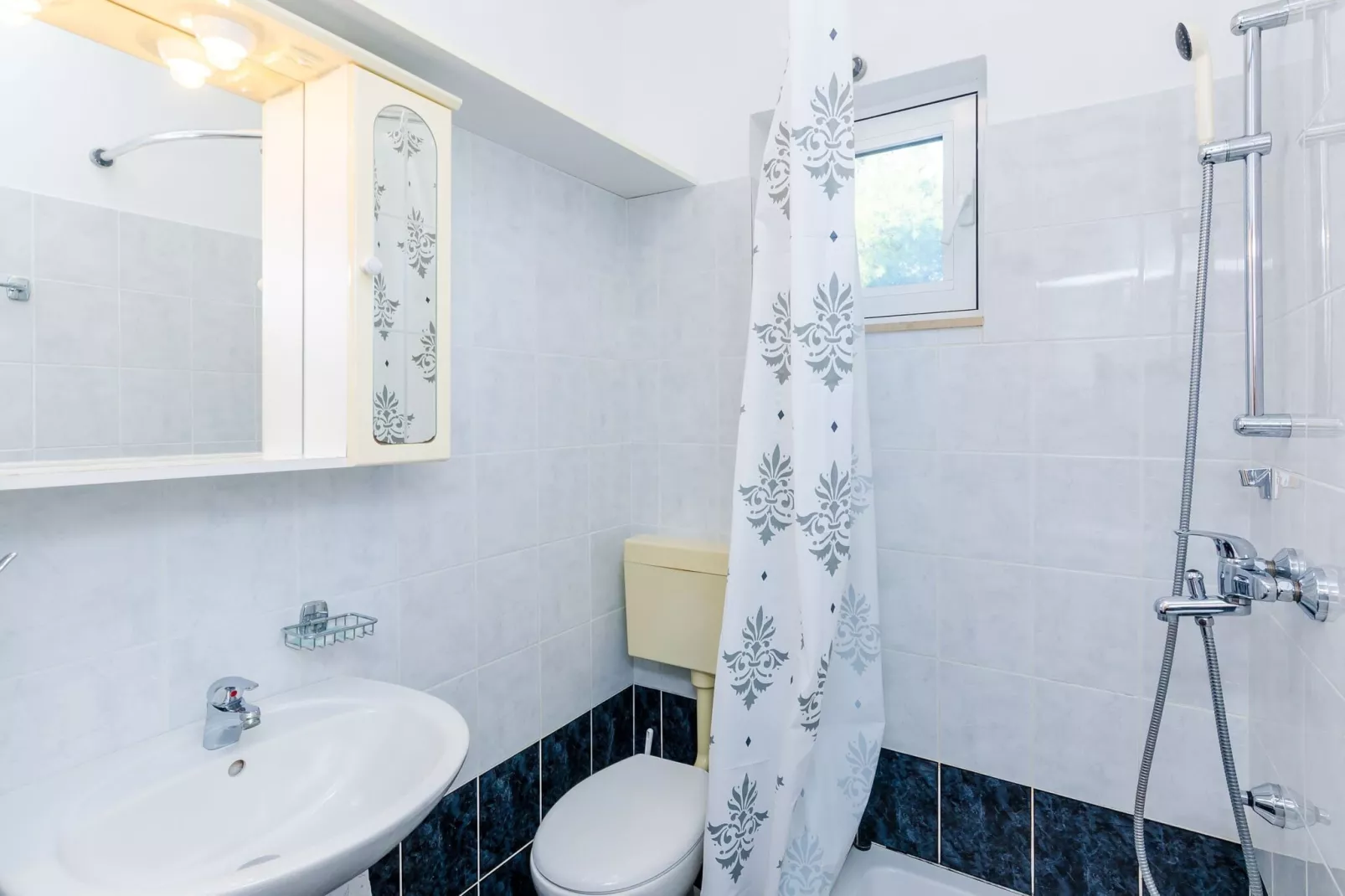 Apartment & Rooms Villa Katarina - One Bedroom Apartment with Terrace and Sea View-Salle de bain