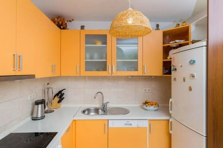 Apartment Jele - Two Bedroom Apartment with Balcony and Garden View-Kitchen