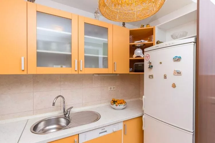 Apartment Jele - Two Bedroom Apartment with Balcony and Garden View-Kitchen