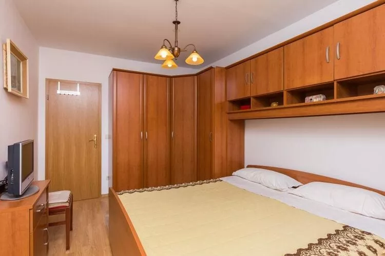 Apartment Jele - Two Bedroom Apartment with Balcony and Garden View-Bedroom