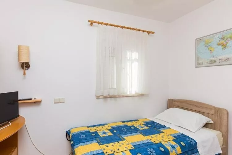 Apartment Jele - Two Bedroom Apartment with Balcony and Garden View-Bedroom