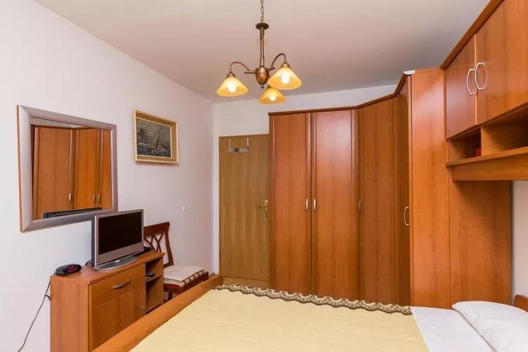 Apartment Jele - Two Bedroom Apartment with Balcony and Garden View-Bedroom