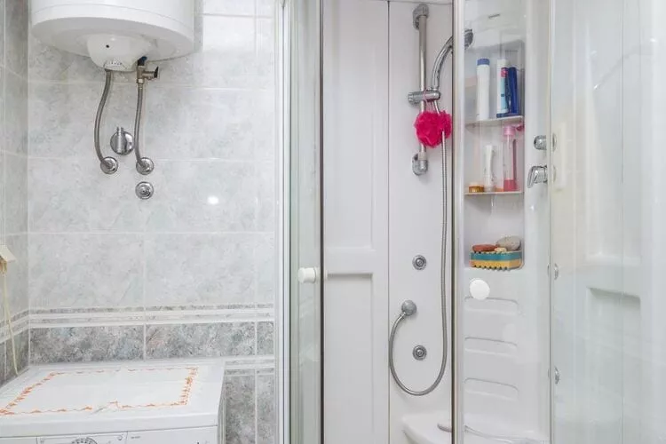 Apartment Jele - Two Bedroom Apartment with Balcony and Garden View-Bathroom