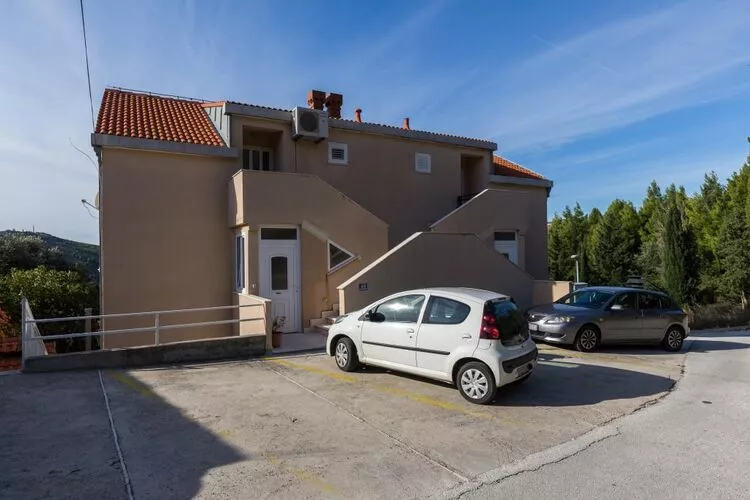Apartment Jele - Two Bedroom Apartment with Balcony and Garden View-Outdoor