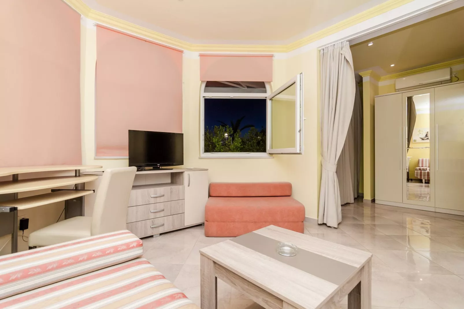 Hotel Pansion Villa Antonio - Standard Triple Room  10-Indoor