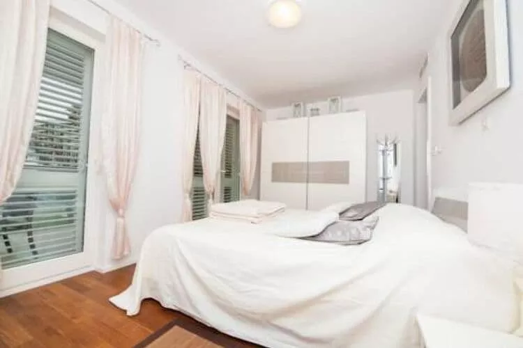 Apartment Vesna - Superior Three Bedroom Apartment with Balcony-Schlafzimmer