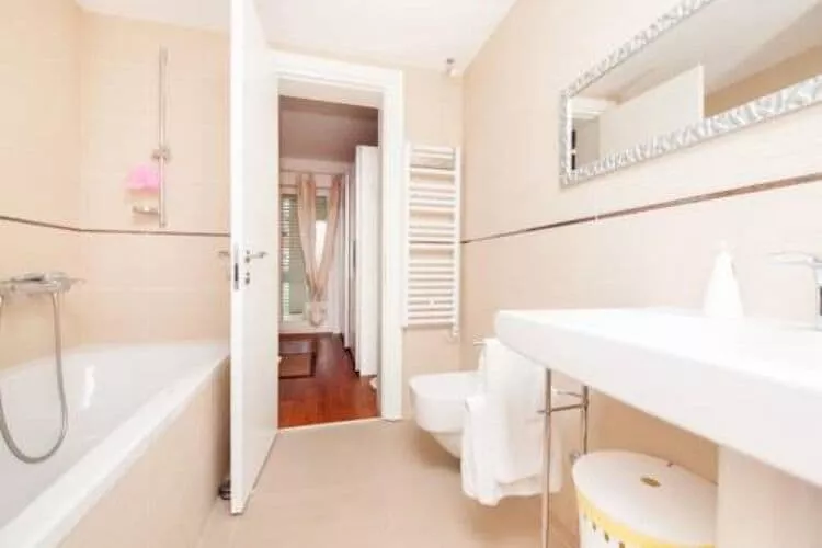 Apartment Vesna - Superior Three Bedroom Apartment with Balcony-Badezimmer