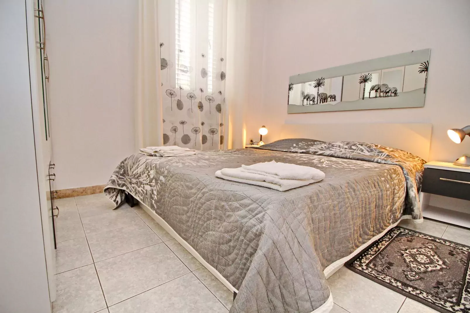 Green Garden House - Four Bedroom House with Private Pool-Chambre