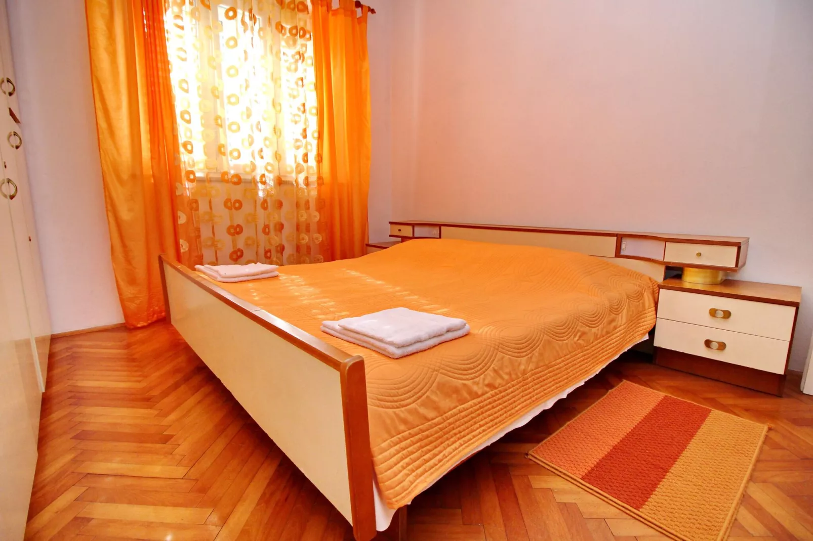 Green Garden House - Four Bedroom House with Private Pool-Chambre