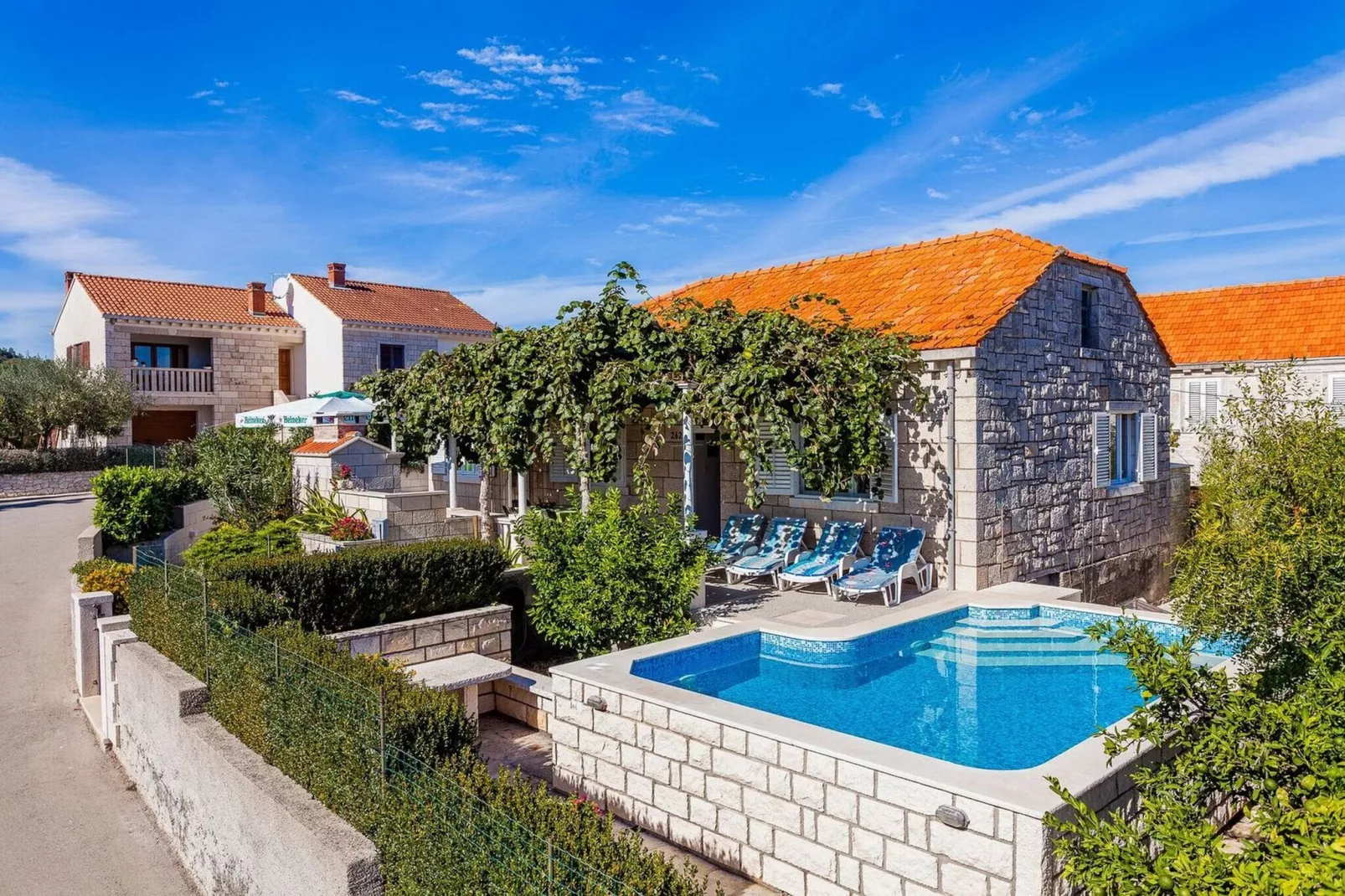 Green Garden House - Four Bedroom House with Private Pool-Extérieur