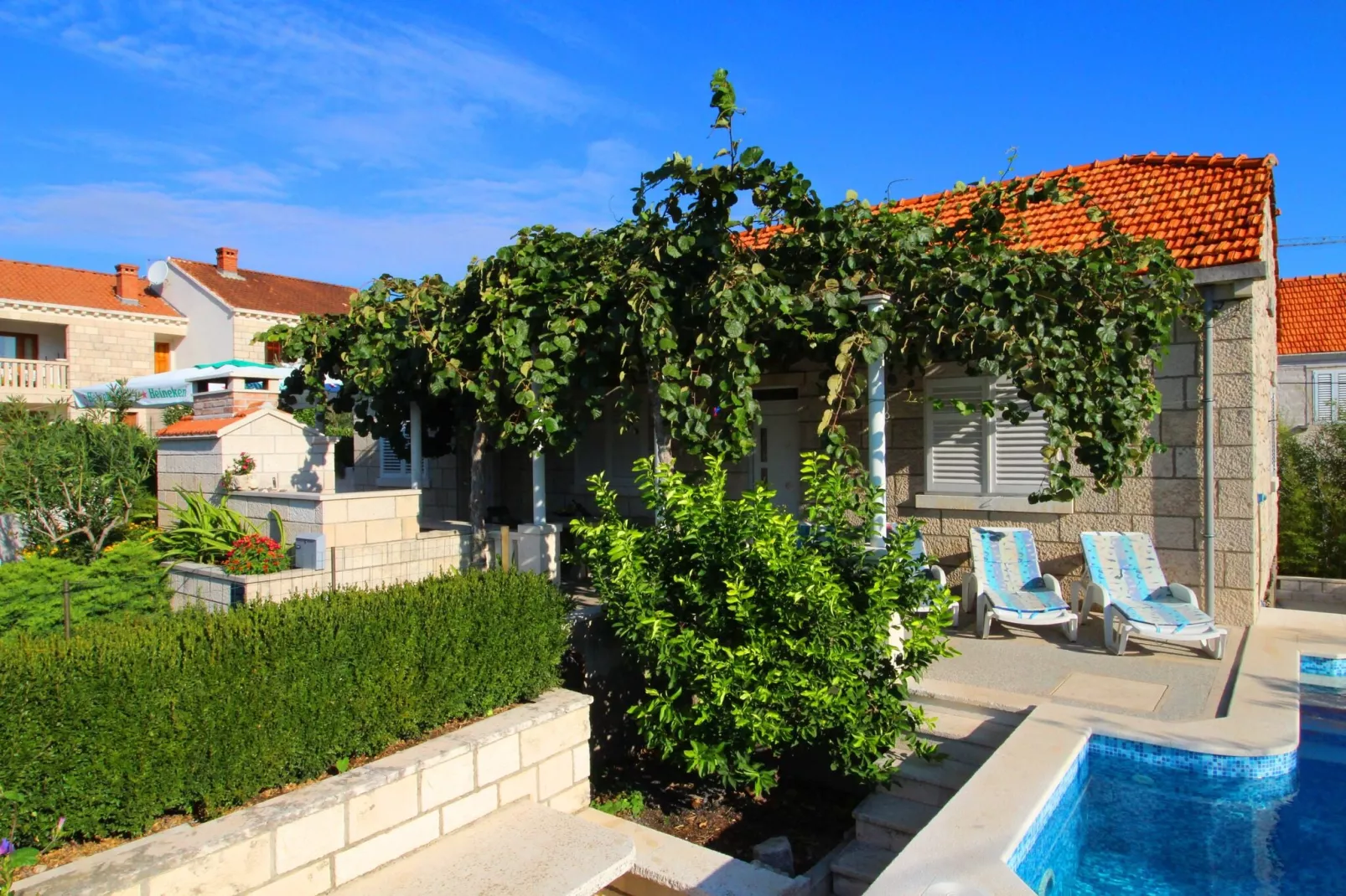 Green Garden House - Four Bedroom House with Private Pool-Extérieur