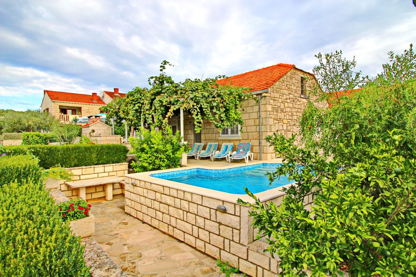 Green Garden House - Four Bedroom House with Private Pool-Extérieur