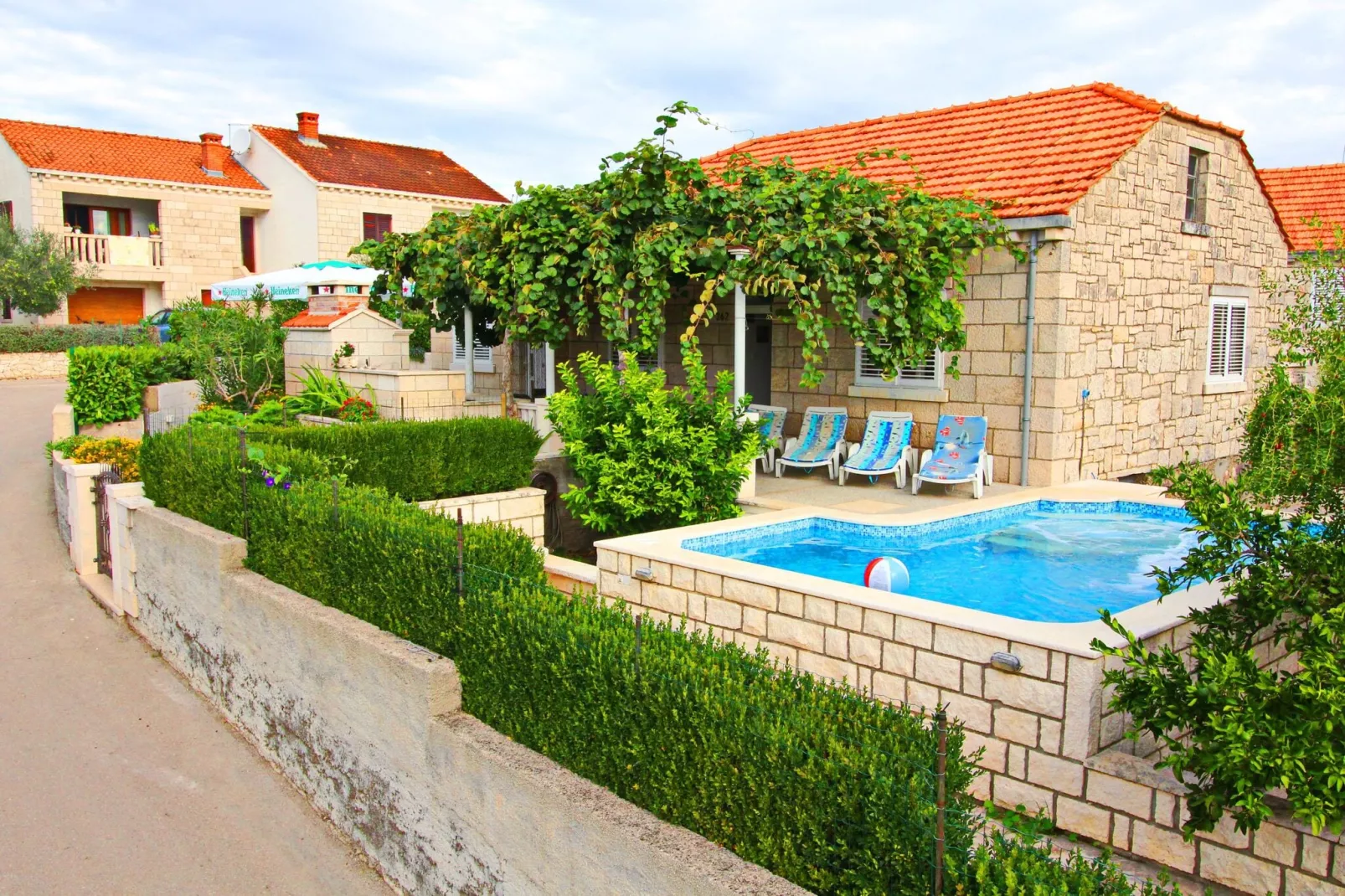Green Garden House - Four Bedroom House with Private Pool-Extérieur