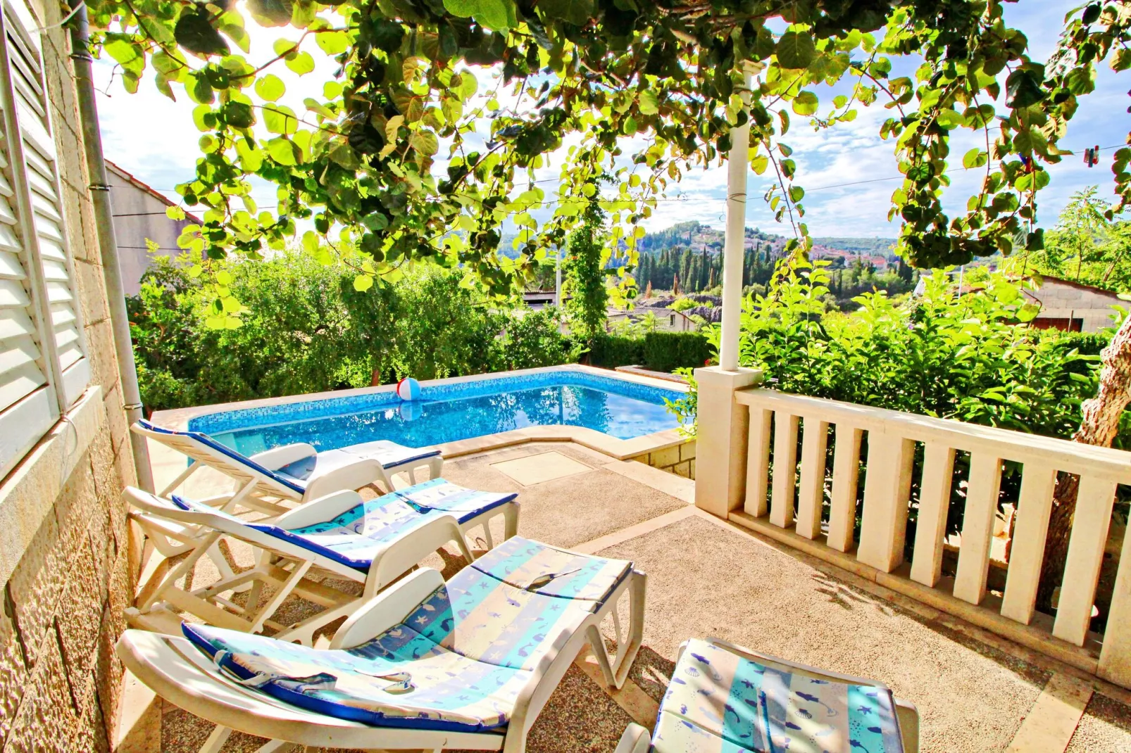 Green Garden House - Four Bedroom House with Private Pool-Piscine