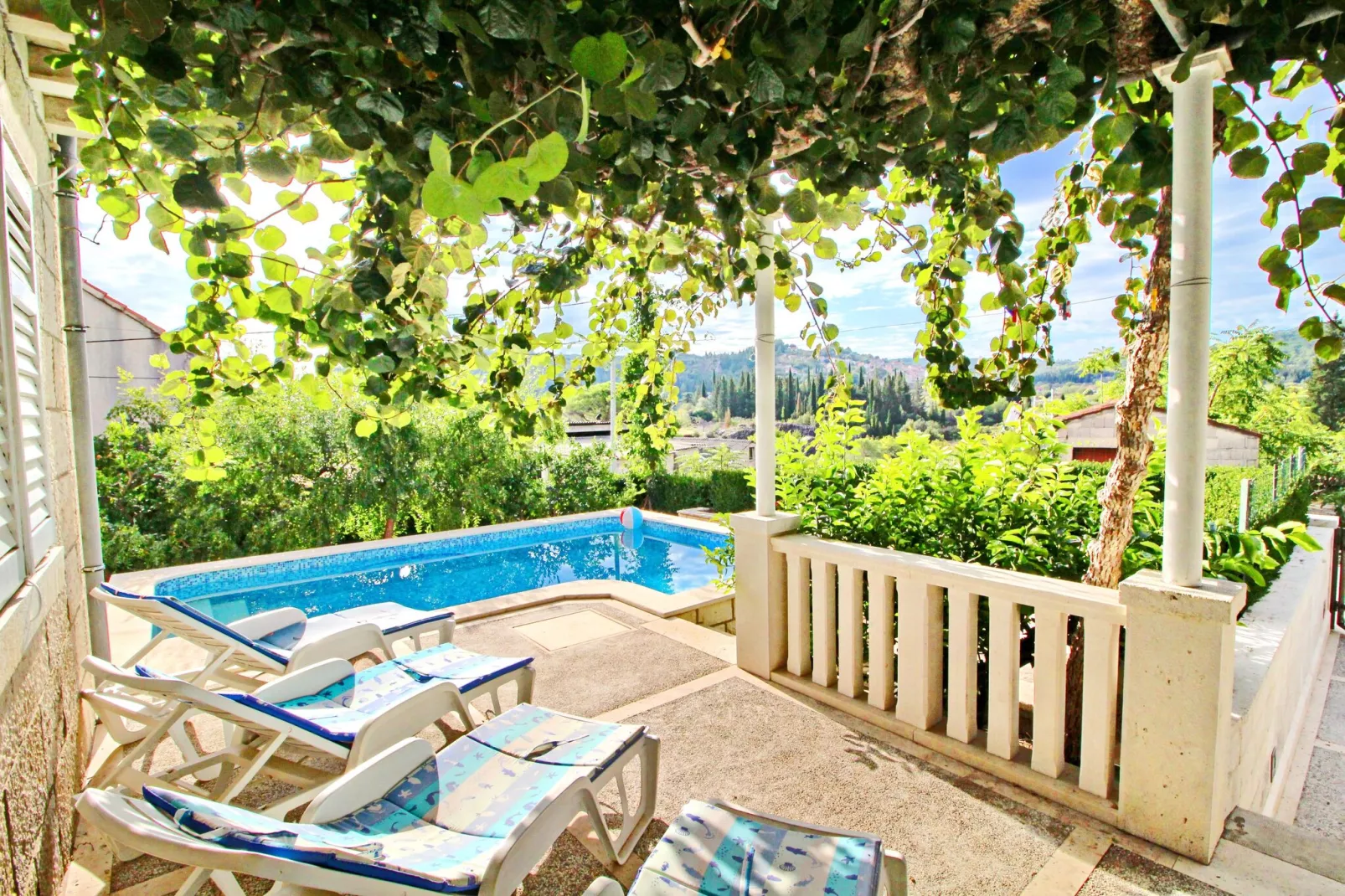 Green Garden House - Four Bedroom House with Private Pool-Piscine