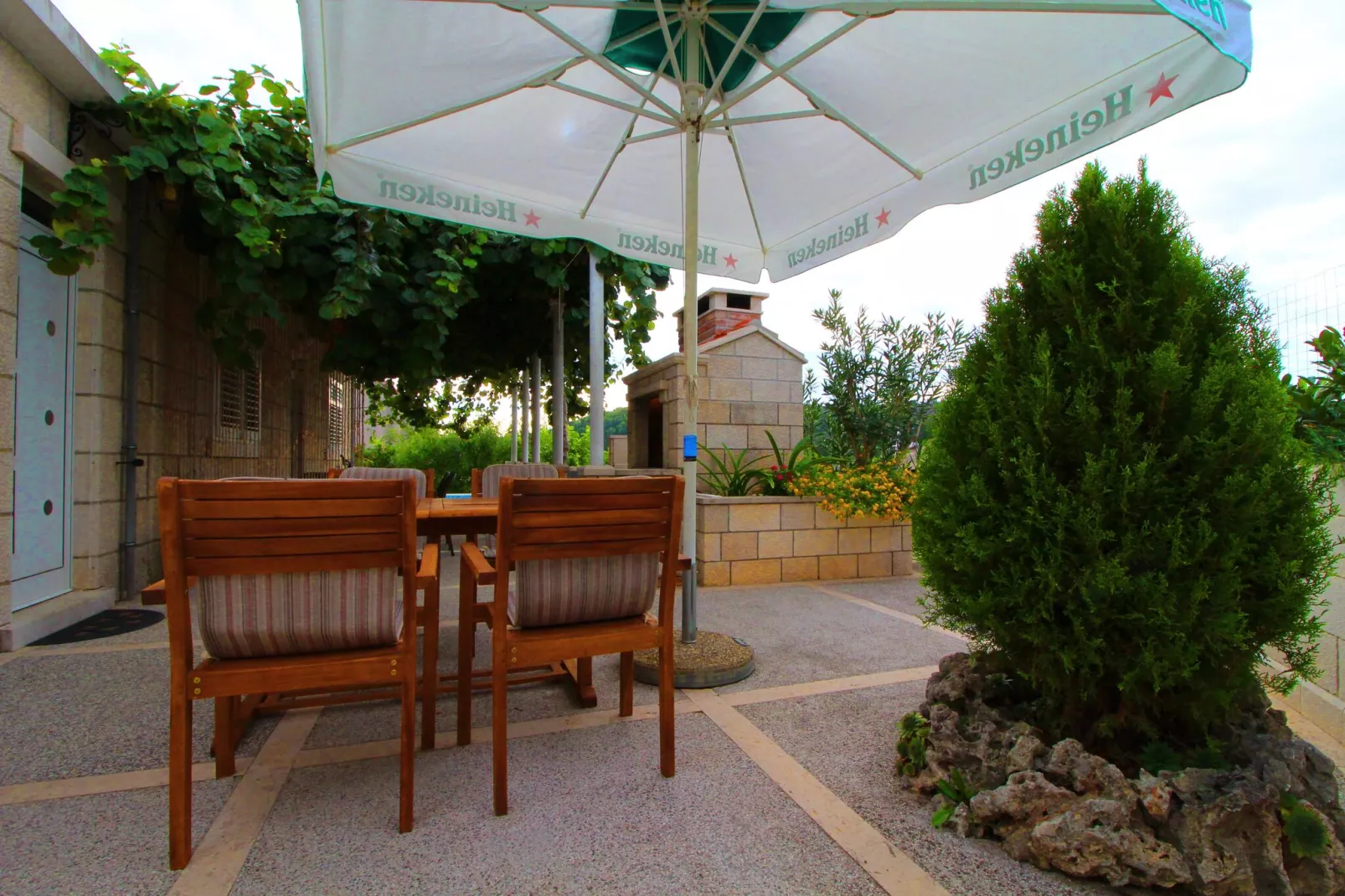 Green Garden House - Four Bedroom House with Private Pool-Terrasse