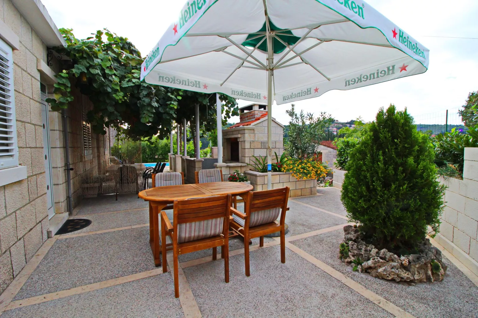 Green Garden House - Four Bedroom House with Private Pool-Terrasse