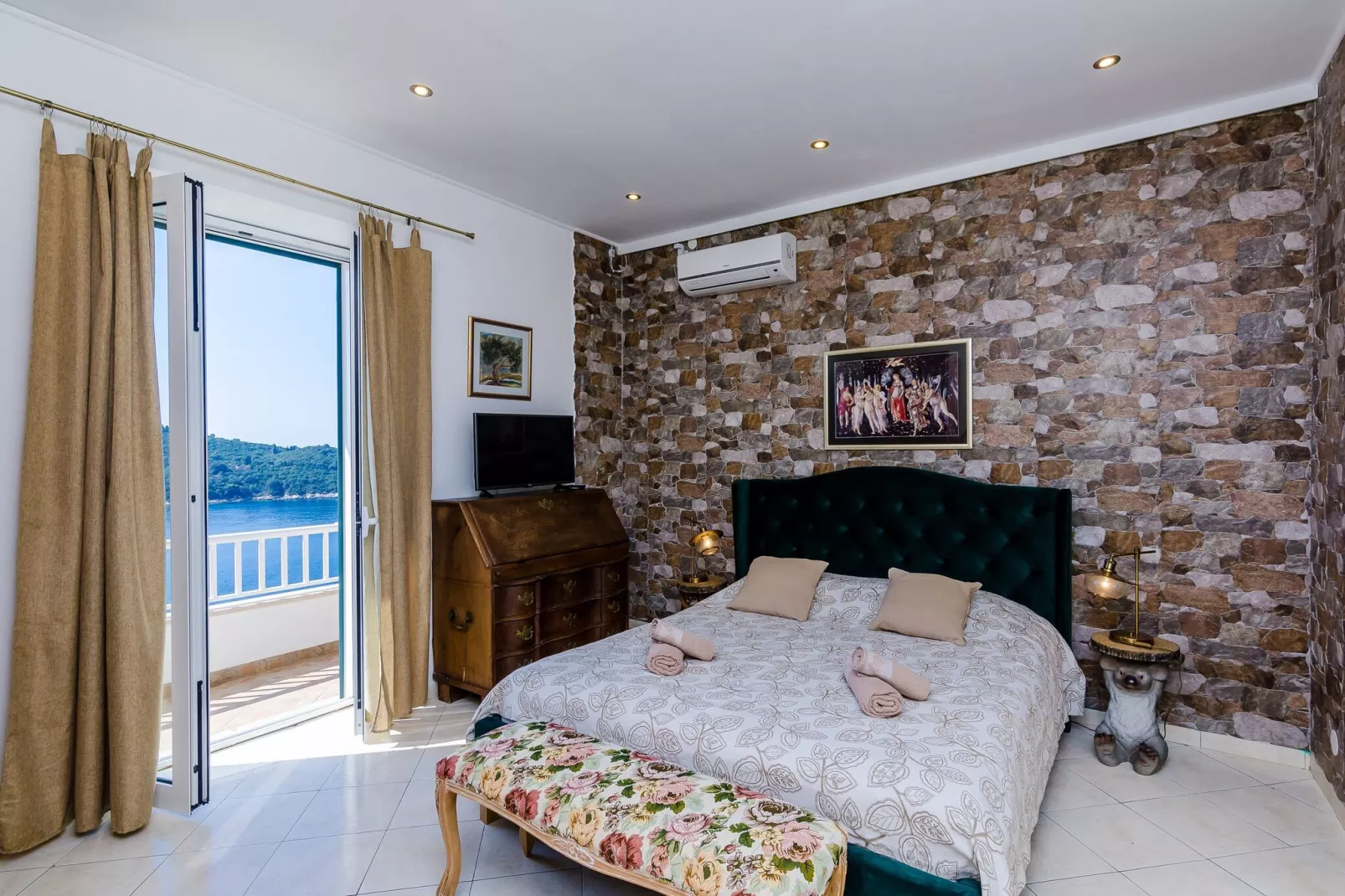 Villa Adrian - Six Bedroom Villa with Swimming pool and Sea View-Bedroom
