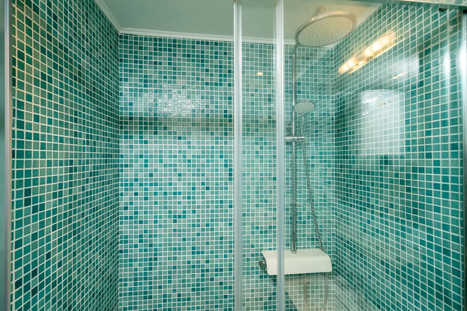 Villa Adrian - Six Bedroom Villa with Swimming pool and Sea View-Bathroom