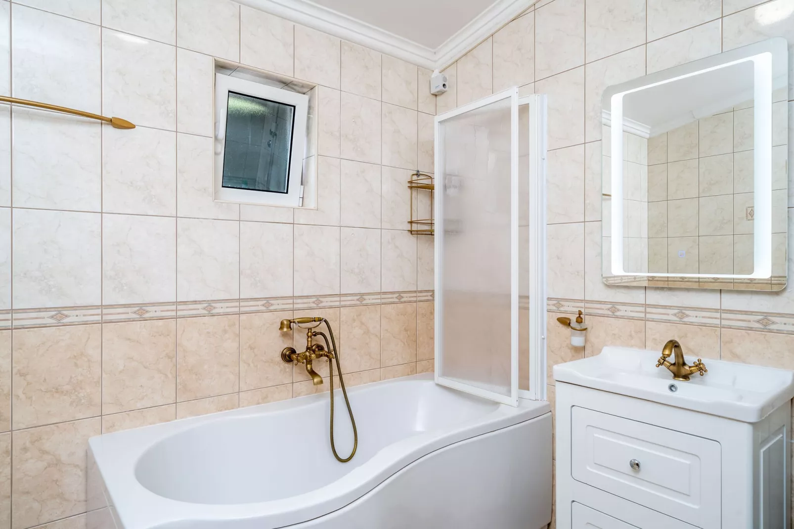 Villa Adrian - Six Bedroom Villa with Swimming pool and Sea View-Bathroom