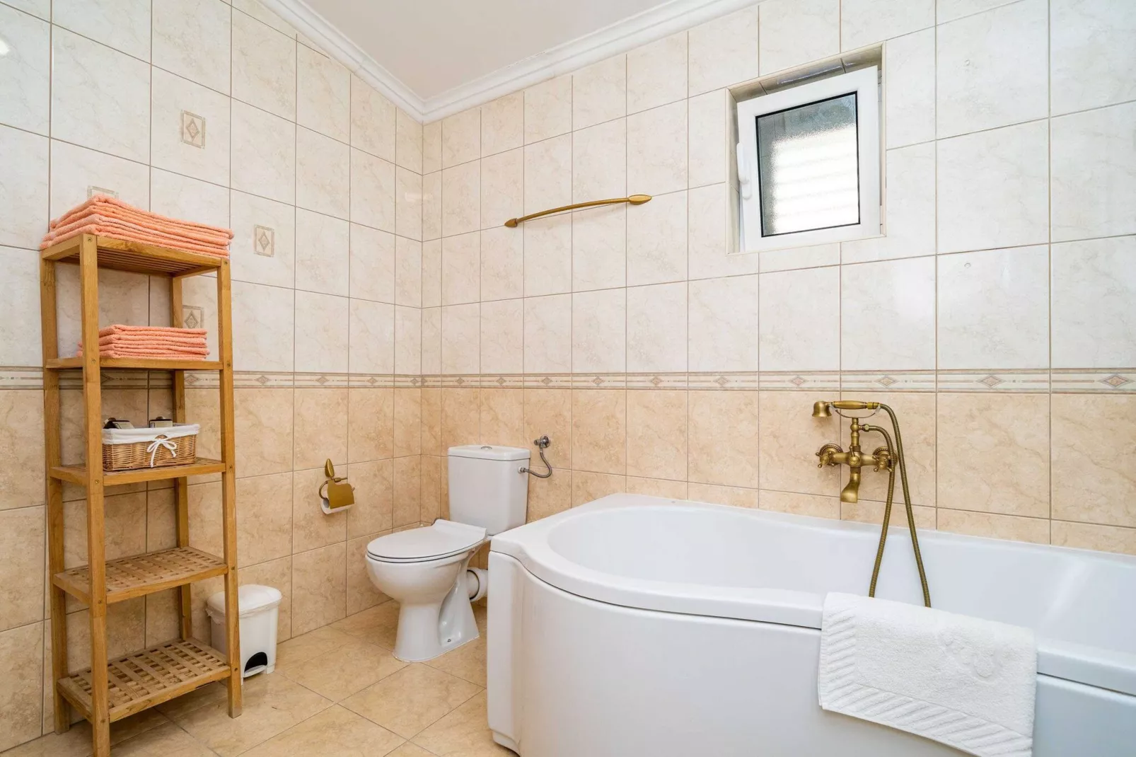Villa Adrian - Six Bedroom Villa with Swimming pool and Sea View-Bathroom