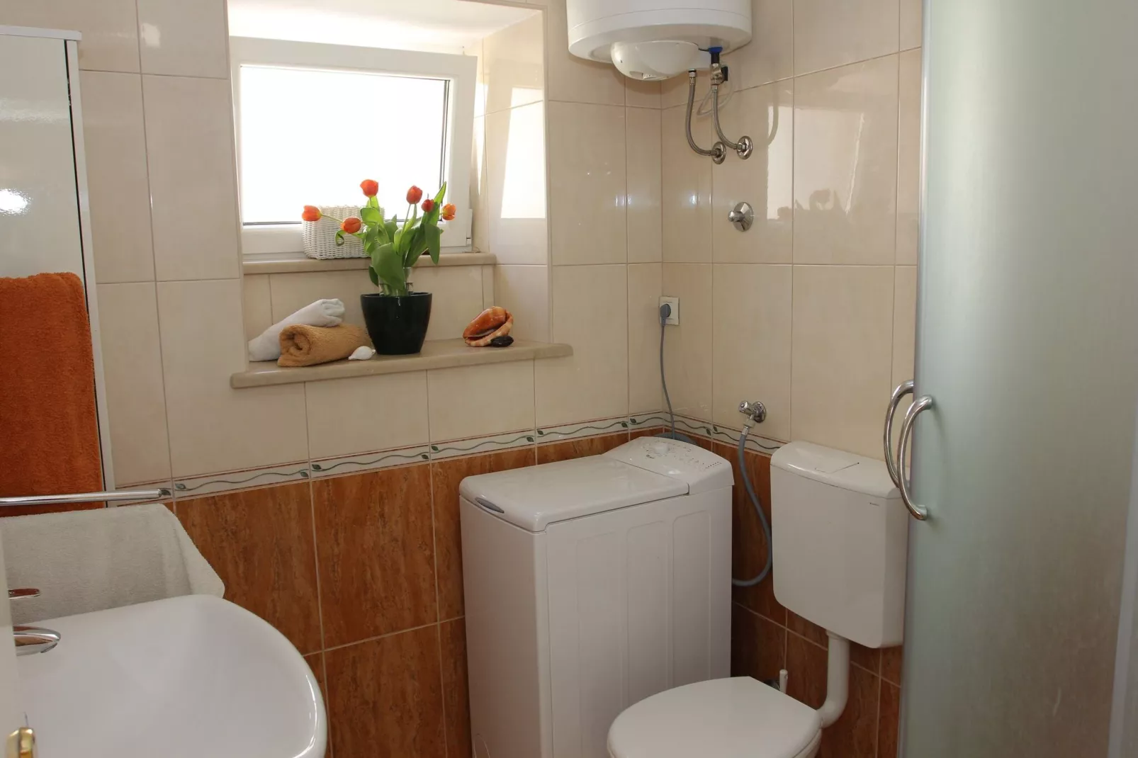 Holiday House Granny Mary - Two Bedroom Holiday Home (ST)-Badezimmer