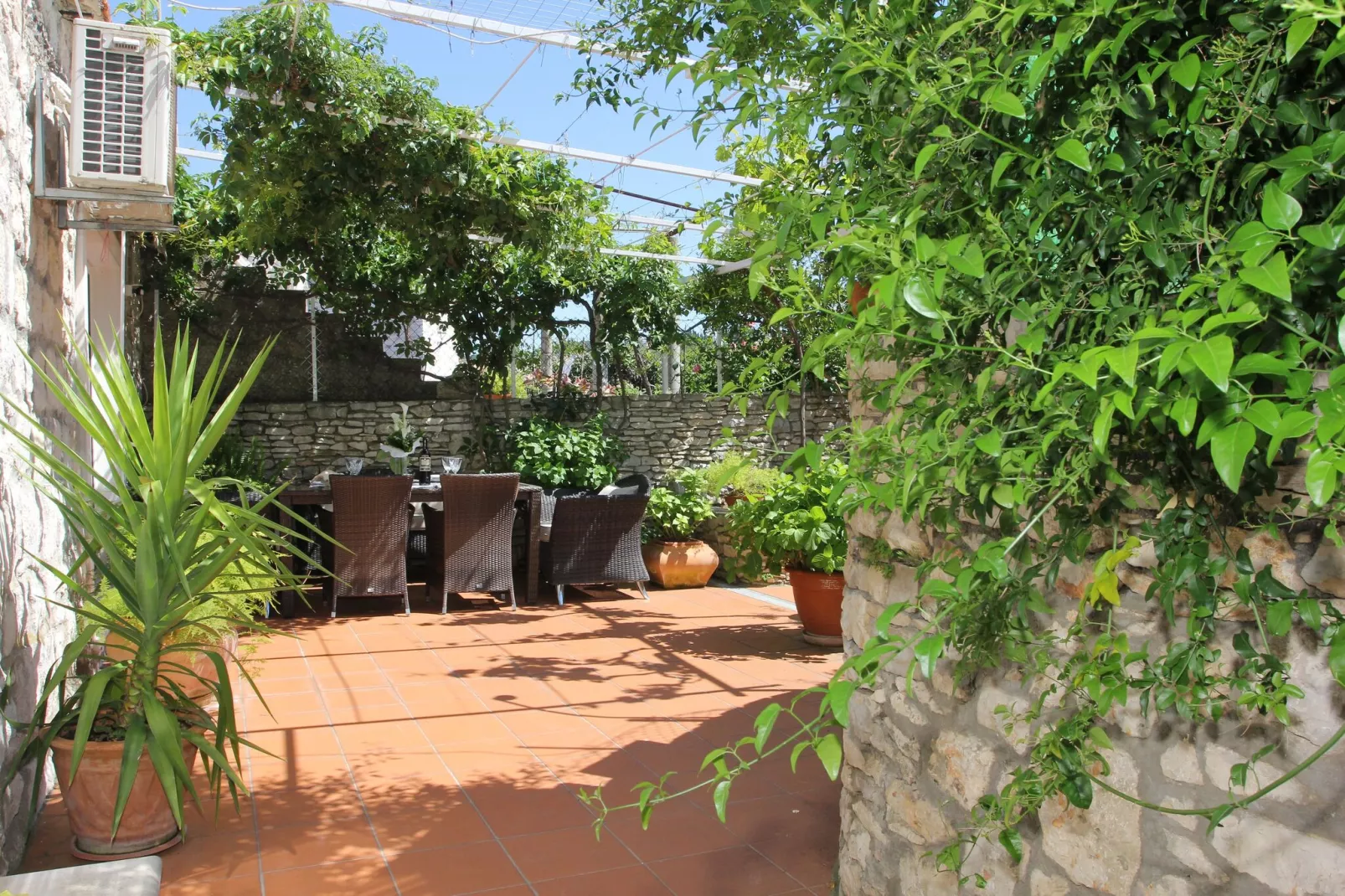 Holiday House Granny Mary - Two Bedroom Holiday Home (ST)-Terrasse