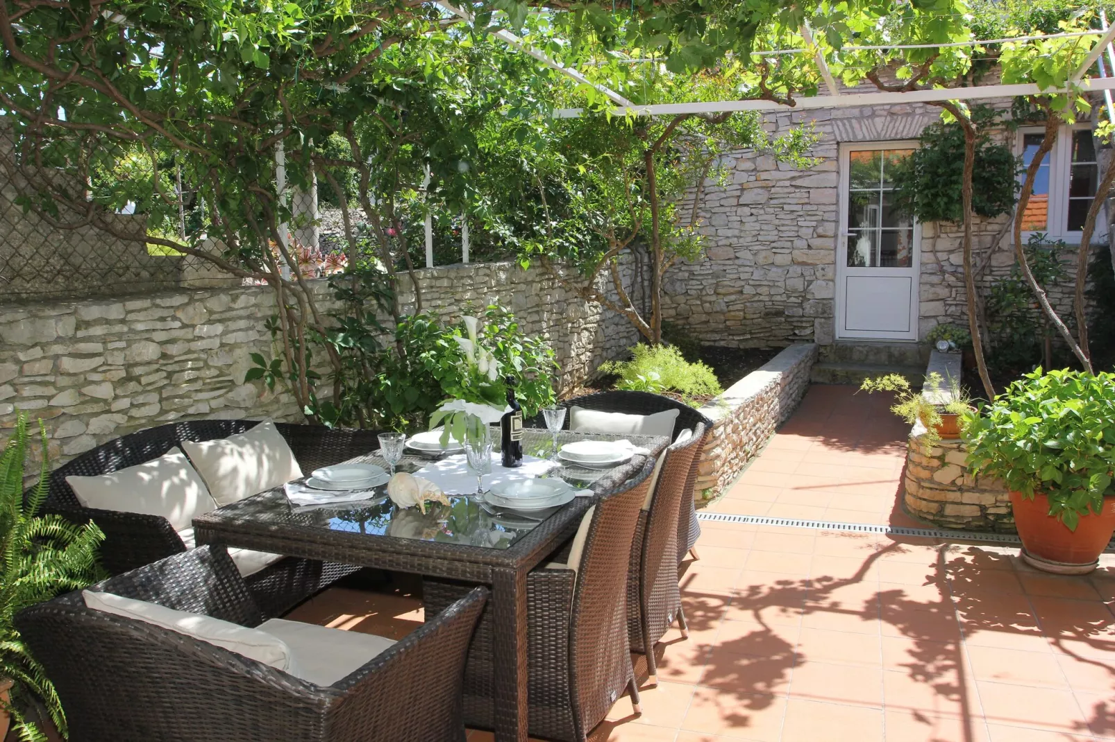 Holiday House Granny Mary - Two Bedroom Holiday Home (ST)-Terrasse