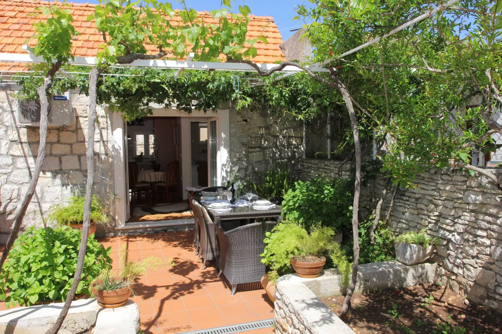 Holiday House Granny Mary - Two Bedroom Holiday Home (ST)-Terrasse