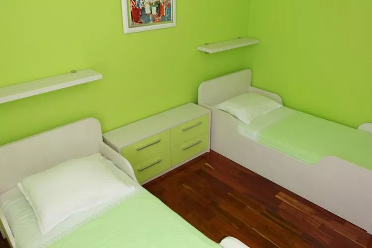 Holiday House Pine Tree - Three Bedroom Holiday Home with Pool-Bedroom