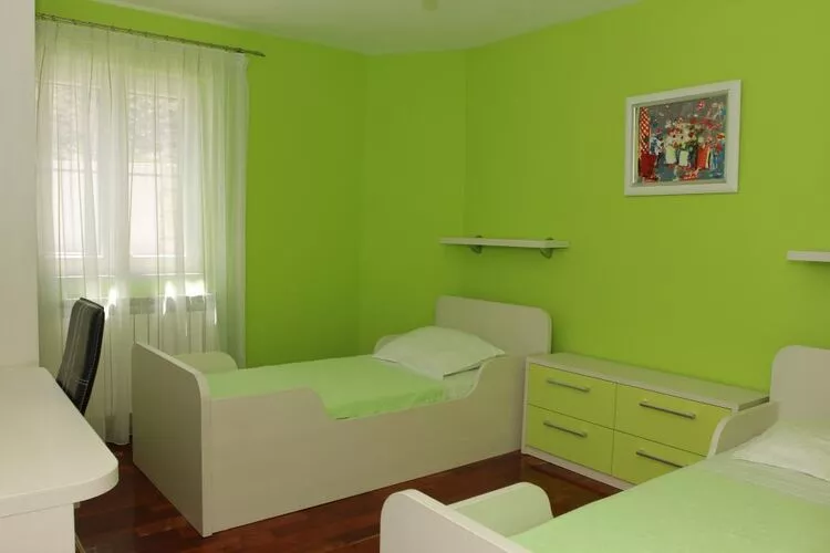 Holiday House Pine Tree - Three Bedroom Holiday Home with Pool-Bedroom