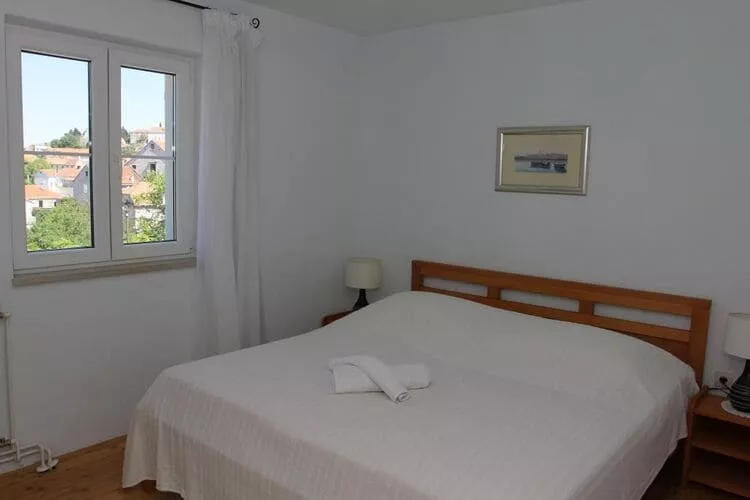 Holiday House Pine Tree - Three Bedroom Holiday Home with Pool-Bedroom