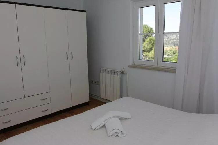 Holiday House Pine Tree - Three Bedroom Holiday Home with Pool-Bedroom