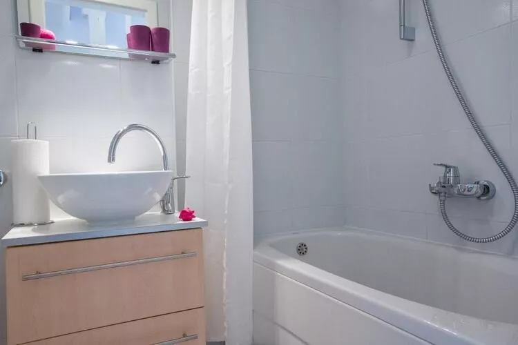Apartment Nera - Triplex Two Bedroom Apartment with Balcony and Sea View-Bathroom