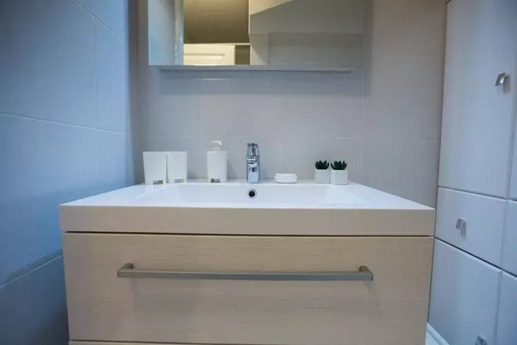 Apartment Nera - Triplex Two Bedroom Apartment with Balcony and Sea View-Bathroom