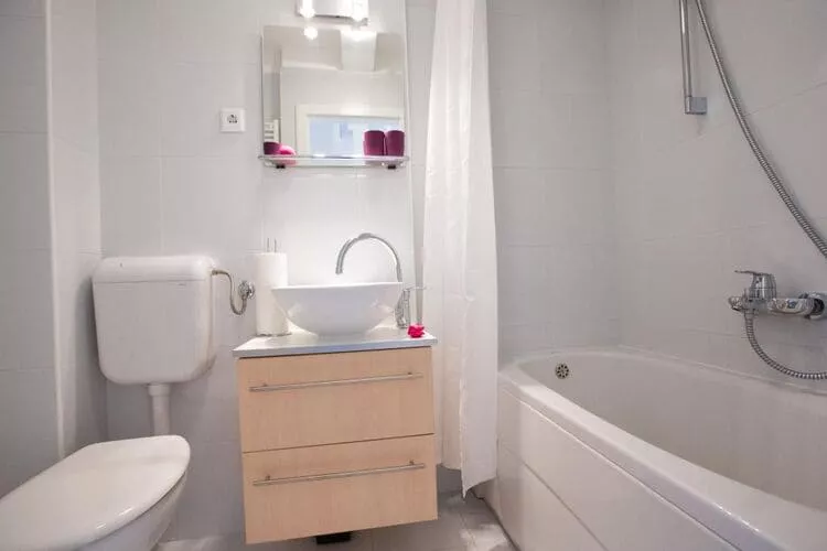 Apartment Nera - Triplex Two Bedroom Apartment with Balcony and Sea View-Bathroom