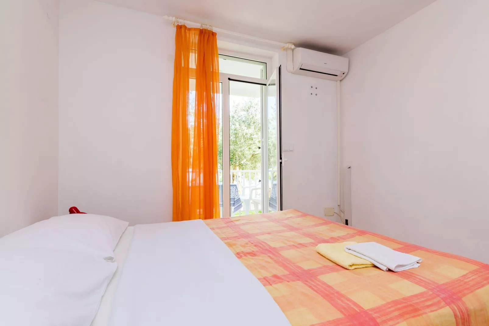 Apartments Glavor - One Bedroom Apartment with Terrace and Sea View (A1)-Schlafzimmer