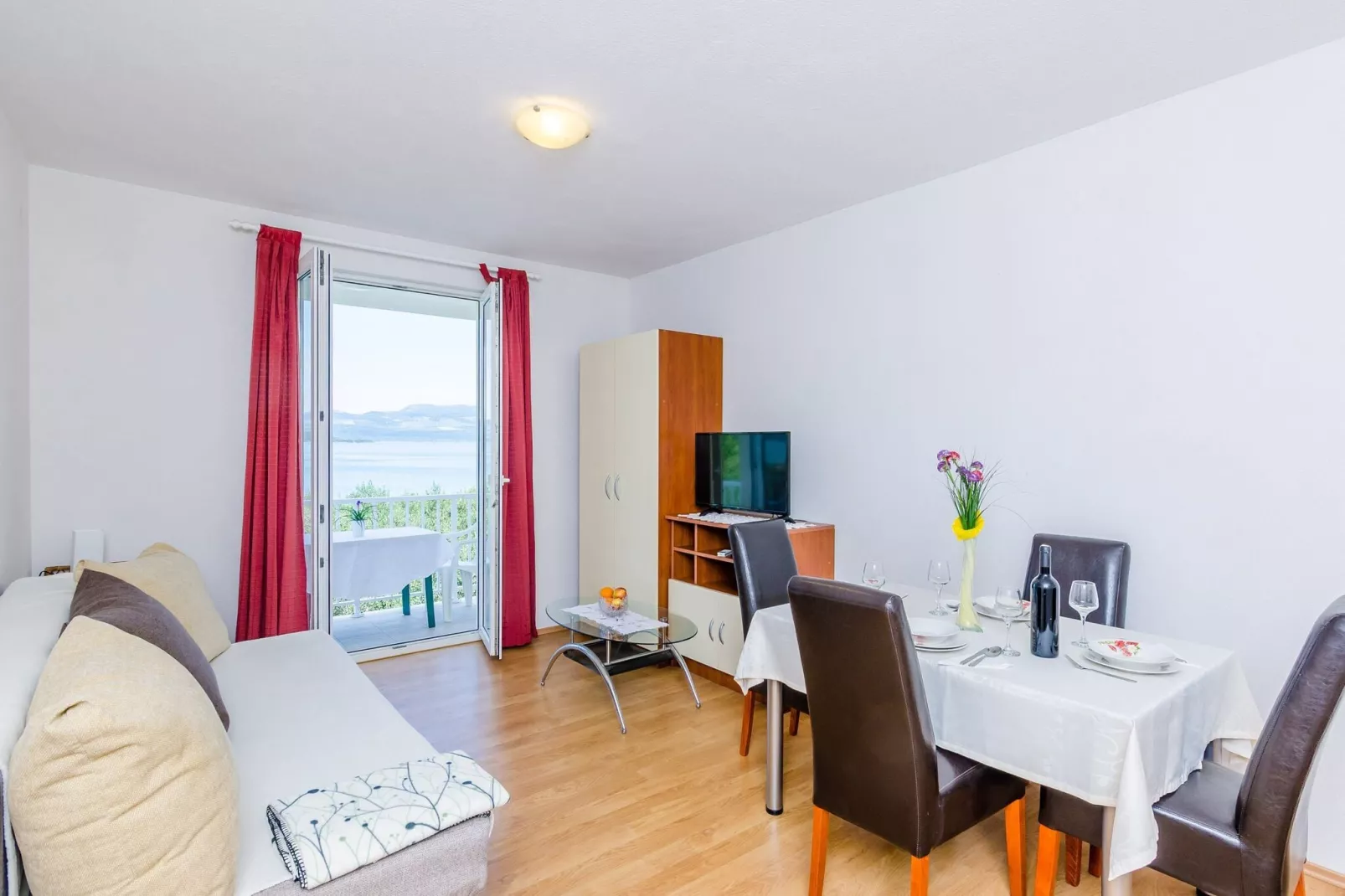 Apartments Glavor - One Bedroom Apartment with Balconies and Sea View (A5)-Dining room