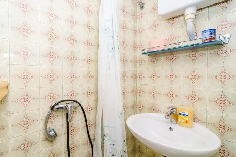Rooms Jozomare - Twin Room with Shared Bathroom (Second floor)-Badezimmer