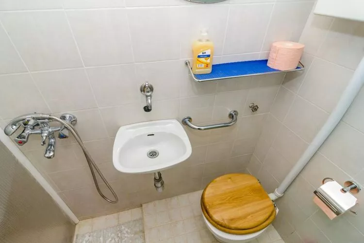 Rooms Jozomare - Twin Room with Shared Bathroom (Second floor)-Badezimmer