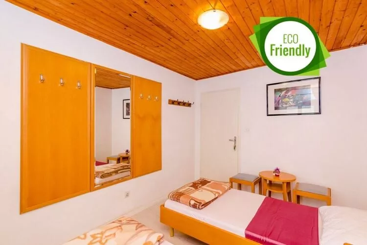 Rooms Jozomare - Twin Room with Shared Bathroom (Second floor)-Innen